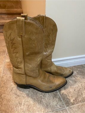 Men's Tan Western Leather Cowboy Boots - Classic Stitch Detail